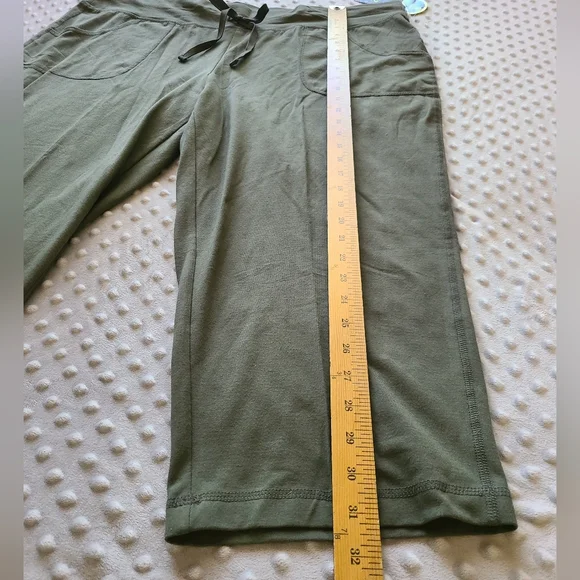 Athletic Works Olive and Coral Capri Pants Bundle - Picture 6 of 8